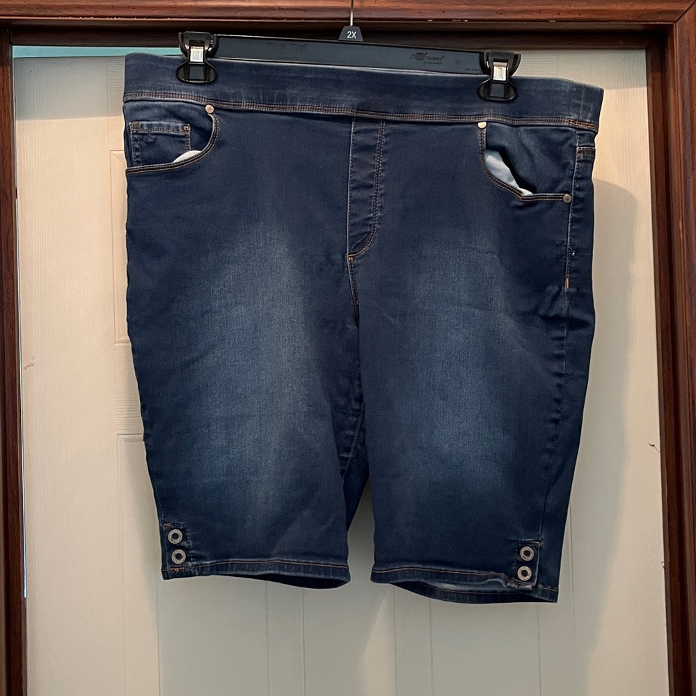 Gloria Vanderbilt Dark Blue Jean Shorts